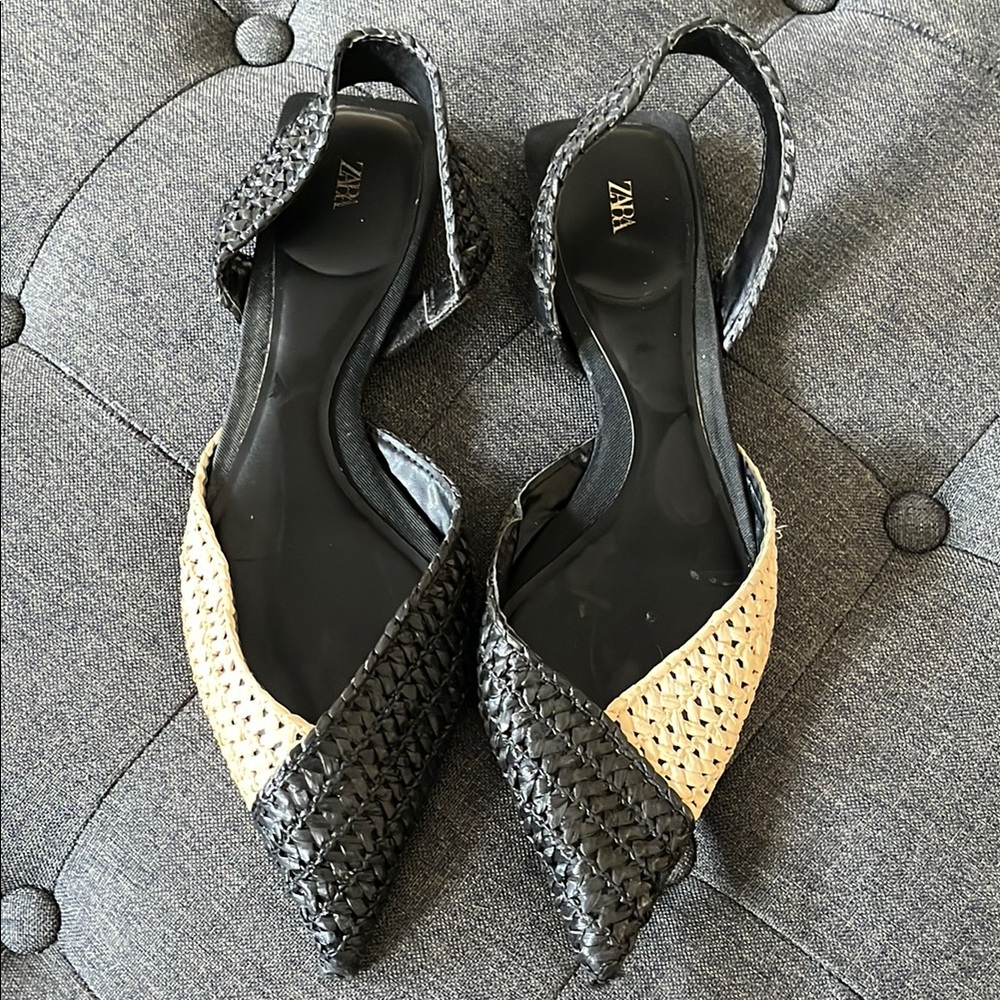 Zara Women's Black and Tan Woven Flats size 38